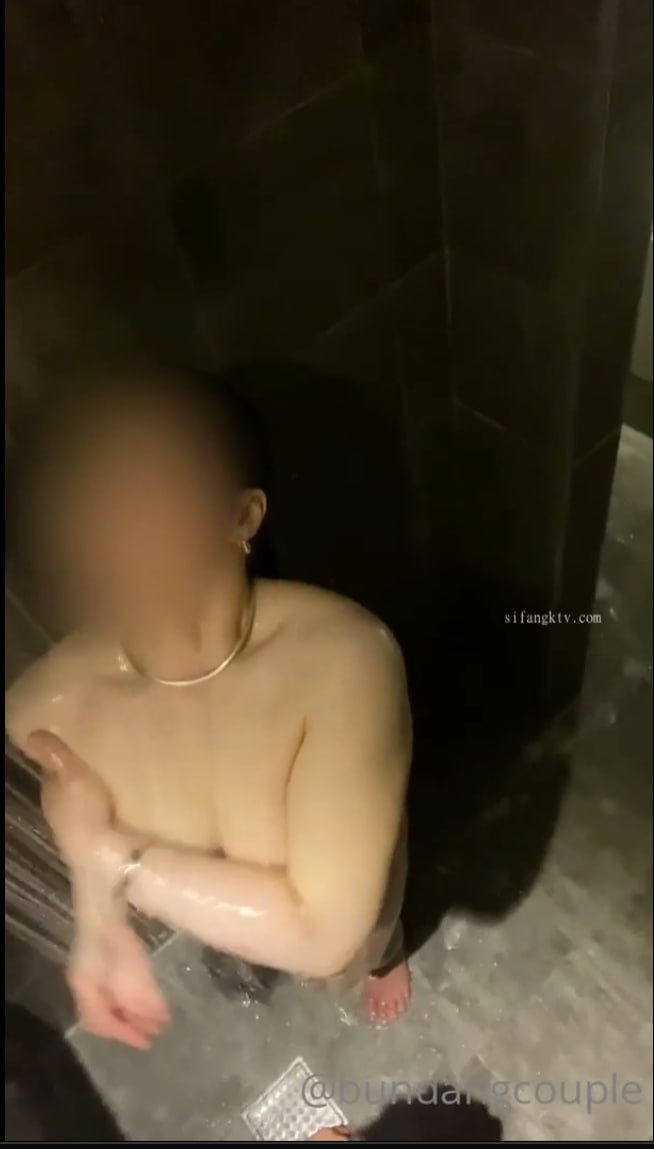 你的女神有钱人的胯下玩物 黑丝高跟情趣漏奶装 让小哥舔逼抠穴玩弄